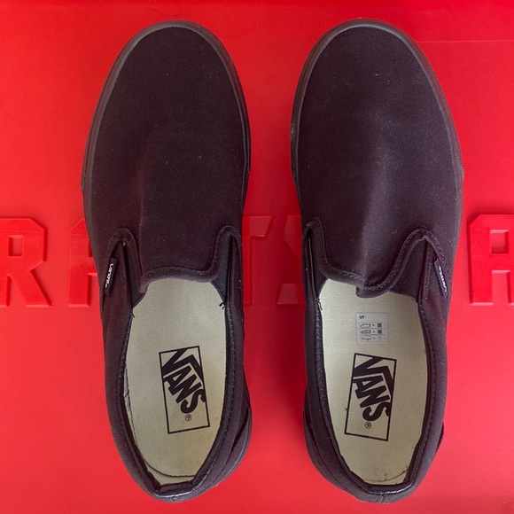 Vans Slip-On Shoe - Black - Picture 1 of 5